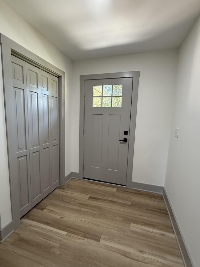 305 Twelve Oaks Rd, Tullahoma, TN 37388 - foyer entrance with light wood-style floors and baseboards