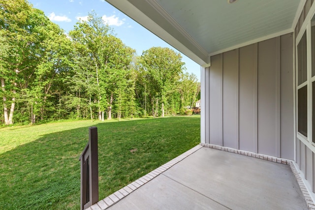 view of grassy yard featuring a patio
