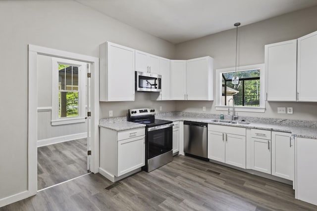 1405 W Lincoln St, Tullahoma, TN 37388 - kitchen featuring stainless steel appliances, a sink, white cabinetry, and wood finished floors
