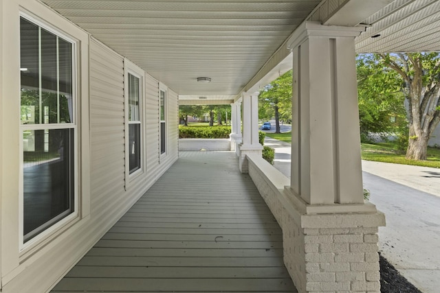 1405 W Lincoln St, Tullahoma, TN 37388 - wooden terrace with covered porch