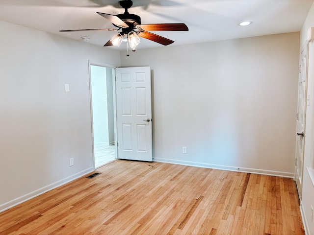 empty room featuring ceiling fan, wood finished floors, baseboards, recessed lighting, and a smoke detector
