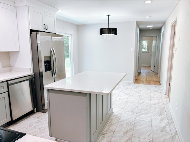 kitchen with stainless steel appliances, light marble finish floors, a center island, baseboards, and recessed lighting