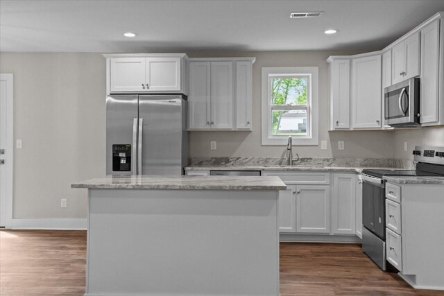 1024 Evans Rd, Burns, TN 37029 - kitchen featuring appliances with stainless steel finishes, a sink, white cabinetry, a center island, and recessed lighting