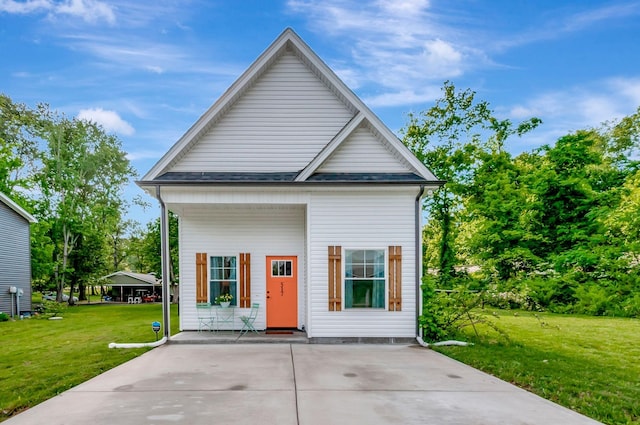 517 Main St, Burns, TN 37029 - view of front facade with a front lawn