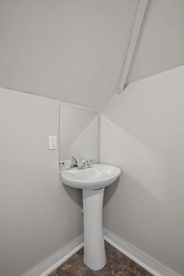 2001 E 16th St, Chattanooga, TN 37404 - bathroom featuring lofted ceiling and baseboards