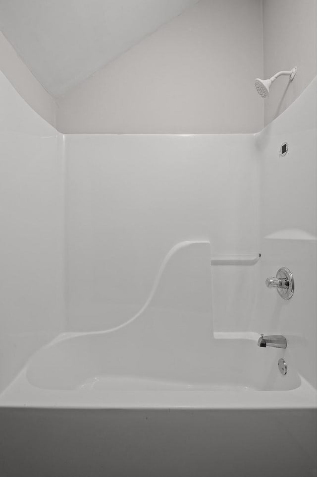 2001 E 16th St, Chattanooga, TN 37404 - bathroom featuring shower / bath combination