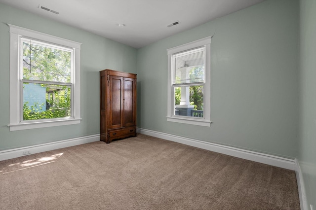 2001 E 16th St, Chattanooga, TN 37404 - unfurnished bedroom with light carpet and baseboards