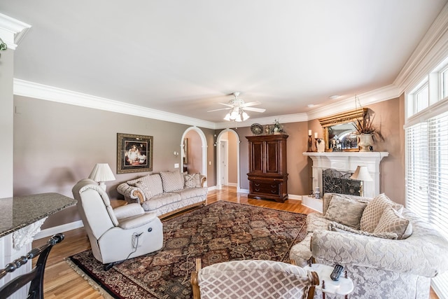 131 Grandview Cir, Gallatin, TN 37066 - living area with arched walkways, baseboards, wood finished floors, crown molding, and ceiling fan