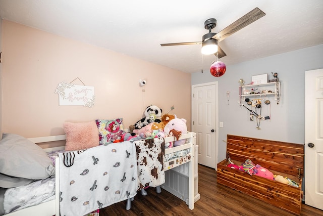 bedroom with dark wood-style floors and ceiling fan