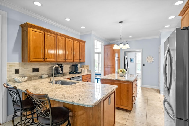 411 Lake Pointe Dr, Clarksville, TN 37043 - kitchen featuring appliances with stainless steel finishes, a sink, decorative backsplash, a peninsula, and brown cabinets