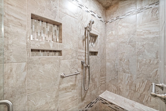 411 Lake Pointe Dr, Clarksville, TN 37043 - bathroom with a tile shower
