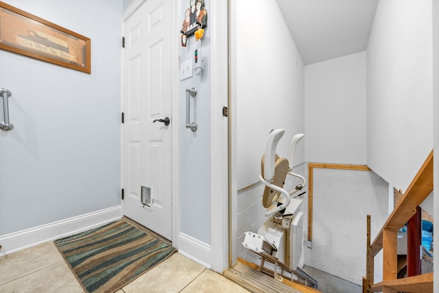 411 Lake Pointe Dr, Clarksville, TN 37043 - hallway with baseboards