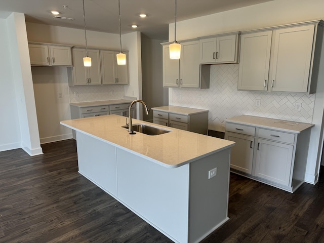 1085 June Wilde Rdg, Spring Hill, TN 37174 - kitchen with a sink, a kitchen island with sink, dark wood-type flooring, baseboards, and recessed lighting
