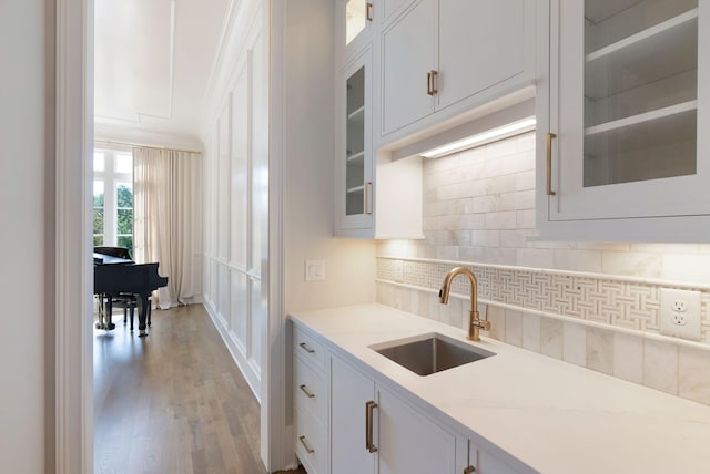 1461 Witherspoon Dr, Brentwood, TN 37027 - kitchen featuring a sink, backsplash, wood finished floors, light countertops, and glass insert cabinets