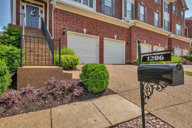 1206 Forest Lake Ct, Franklin, TN 37064 - garage with driveway