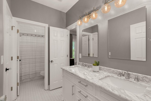 full bath with double vanity, a shower with curtain, and toilet