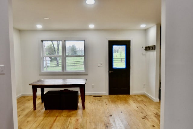 entrance foyer featuring plenty of natural light, light wood-style flooring, recessed lighting, and baseboards