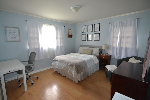 800 E Grigsby St, Pulaski, TN 38478 - bedroom with light wood-style flooring, ornamental molding, and a desk