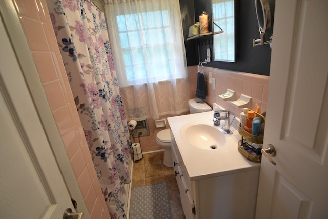 800 E Grigsby St, Pulaski, TN 38478 - bathroom featuring toilet, tile patterned flooring, vanity, tile walls, and a shower with shower curtain