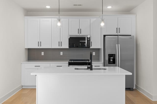 243 Nesbitt Ln, Madison, TN 37115 - kitchen featuring stainless steel appliances, a sink, a center island with sink, baseboards, and light countertops
