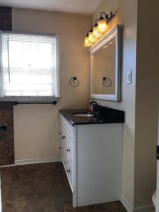 514 Wren Dr, Clarksville, TN 37040 - bathroom with vanity and baseboards