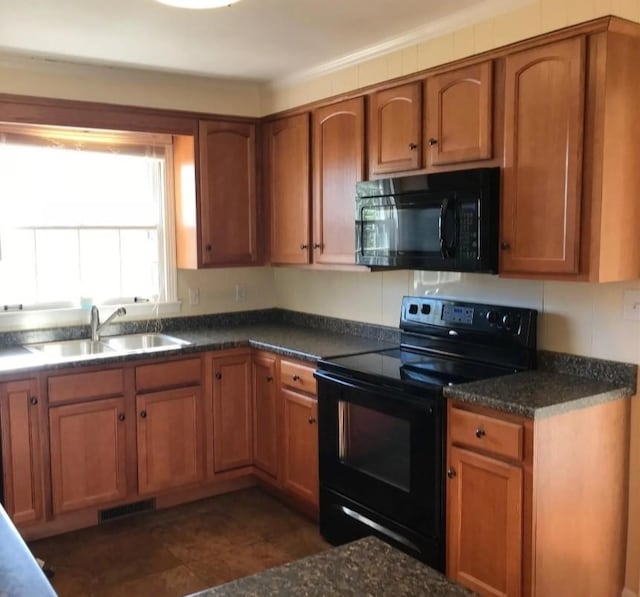 514 Wren Dr, Clarksville, TN 37040 - kitchen with black appliances, a sink, and brown cabinets