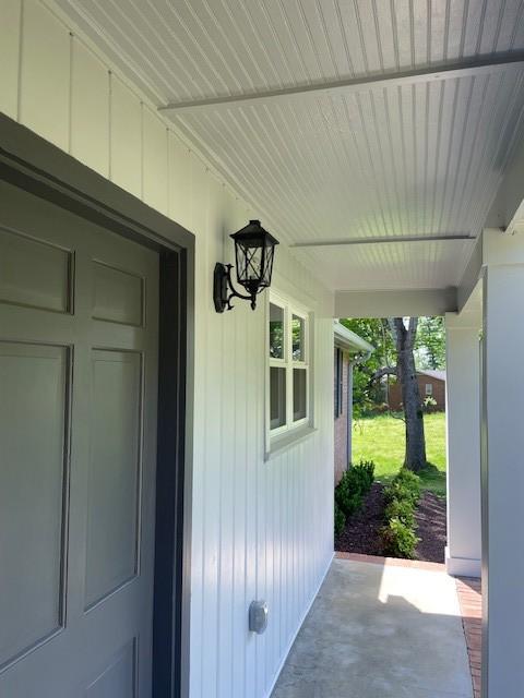 property entrance with a porch