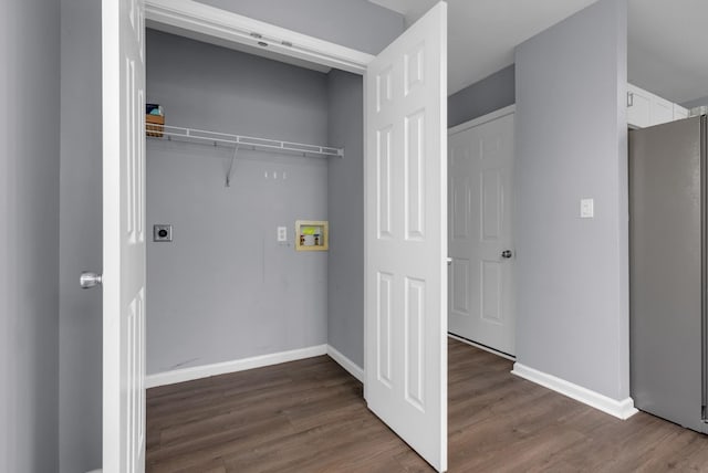 1493 Mcclardy Rd, Clarksville, TN 37042 - washroom featuring hookup for a washing machine, wood finished floors, electric dryer hookup, and baseboards