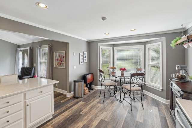 dining space featuring baseboards, healthy amount of natural light, crown molding, dark wood-style flooring, and recessed lighting
