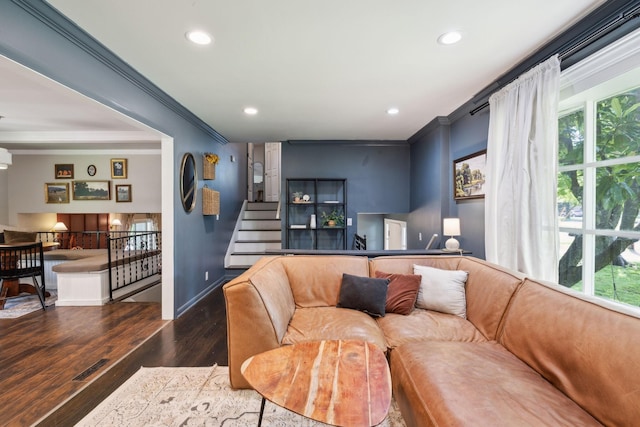 906 Temple Ct, Murfreesboro, TN 37130 - living area with crown molding, stairs, wood finished floors, recessed lighting, and baseboards