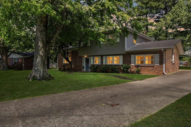 906 Temple Ct, Murfreesboro, TN 37130 - view of front of home with brick siding, a front lawn, and driveway