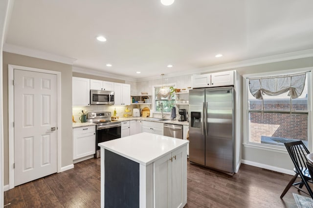 906 Temple Ct, Murfreesboro, TN 37130 - kitchen featuring stainless steel appliances, ornamental molding, a sink, open shelves, and white cabinets