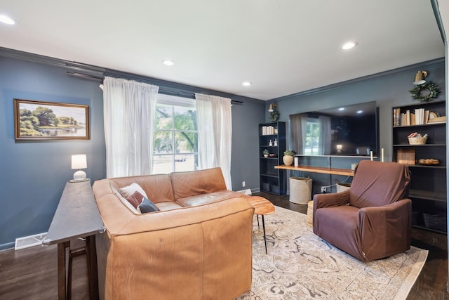 906 Temple Ct, Murfreesboro, TN 37130 - living room featuring wood finished floors, baseboards, recessed lighting, and crown molding