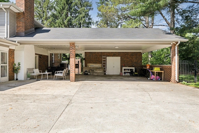 906 Temple Ct, Murfreesboro, TN 37130 - view of patio / terrace with fence, a carport, and driveway