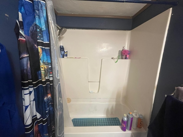 170 Keystone, Morris Chapel, TN 38361 - bathroom with a shower with curtain and ornamental molding