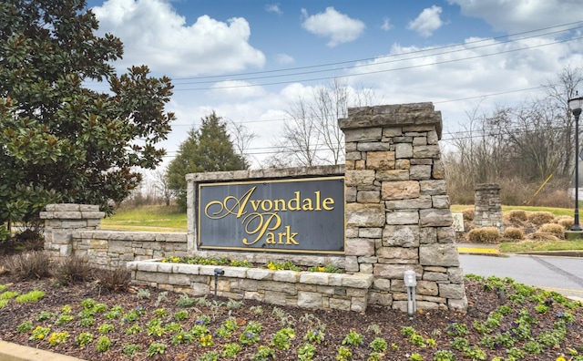 view of community / neighborhood sign