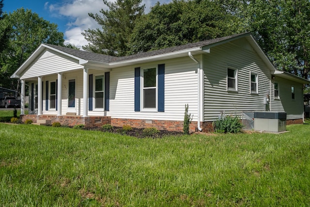 ranch-style house with crawl space, a porch, a front yard, and a shingled roof