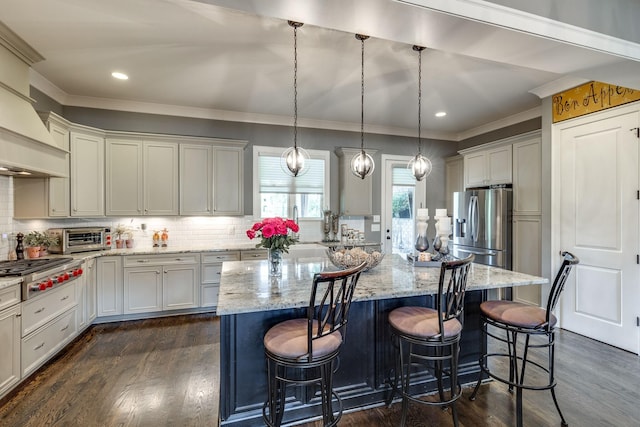 kitchen with stainless steel appliances, ornamental molding, tasteful backsplash, dark wood-type flooring, and recessed lighting