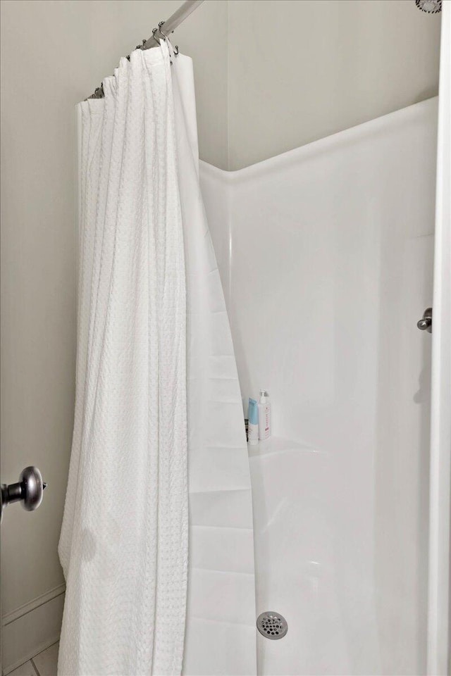 2507 Eagle Creek Way, Signal Mountain, TN 37377 - full bathroom featuring a shower with curtain and tile patterned flooring