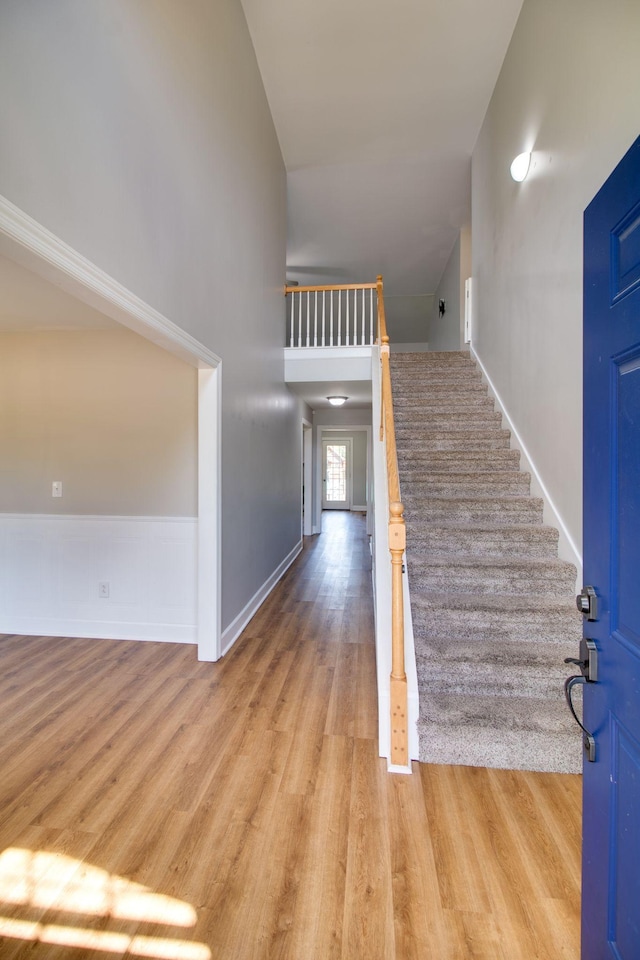 1334 Davy Crockett Dr, Murfreesboro, TN 37129 - staircase featuring high vaulted ceiling, wood finished floors, and baseboards