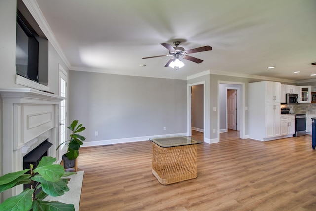 1334 Davy Crockett Dr, Murfreesboro, TN 37129 - unfurnished living room featuring baseboards, light wood-style floors, a ceiling fan, crown molding, and recessed lighting