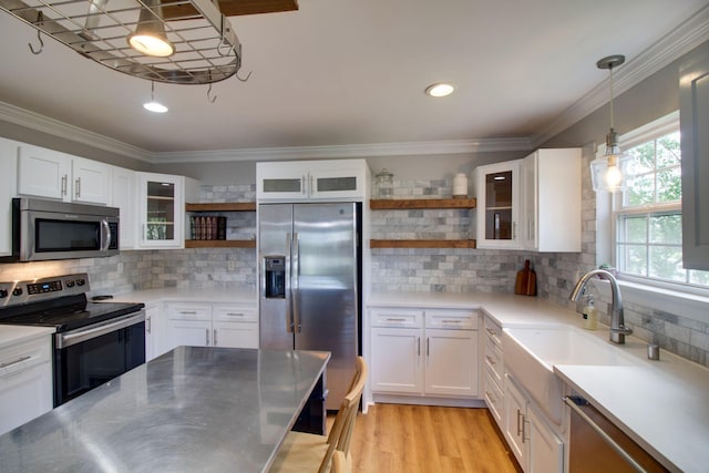 1334 Davy Crockett Dr, Murfreesboro, TN 37129 - kitchen featuring open shelves, stainless steel appliances, a sink, tasteful backsplash, and crown molding