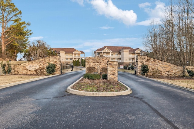 7100 Dale Ridge Rd Unit A4, Lancaster, TN 38569 - community sign with a gate, a residential view, and fence