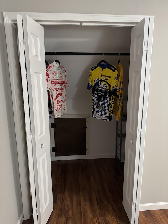 593 Gaulden Hollow Rd, Lafayette, TN 37083 - hallway with wood finished floors and baseboards