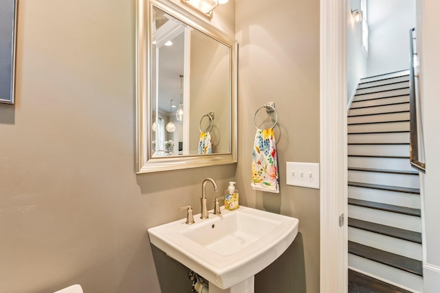 3692 Auburn Ln, Nashville, TN 37215 - half bathroom with a sink