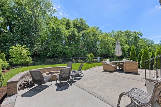 view of patio / terrace with a fire pit and outdoor dining area