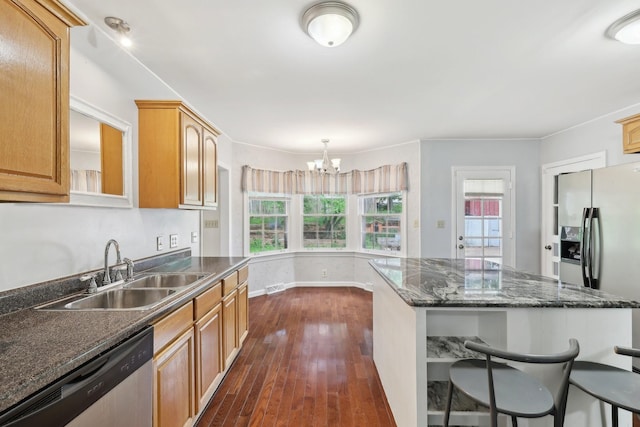 111 Lois Ln, Clarksville, TN 37043 - kitchen featuring stainless steel appliances, a sink, dark wood-type flooring, a chandelier, and a kitchen breakfast bar