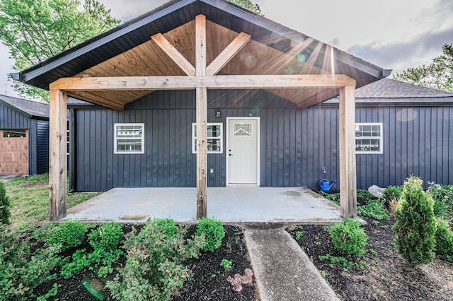 204 Wilson Ave, Auburn, KY 42206 - doorway to property with covered porch