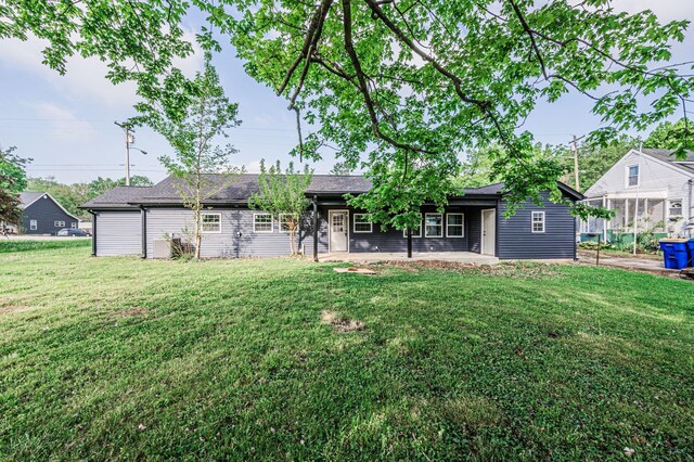 204 Wilson Ave, Auburn, KY 42206 - view of front of house with a front lawn