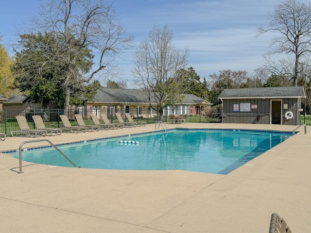 1002 E Northfield Blvd # A102, Murfreesboro, TN 37130 - community pool with fence and a patio area